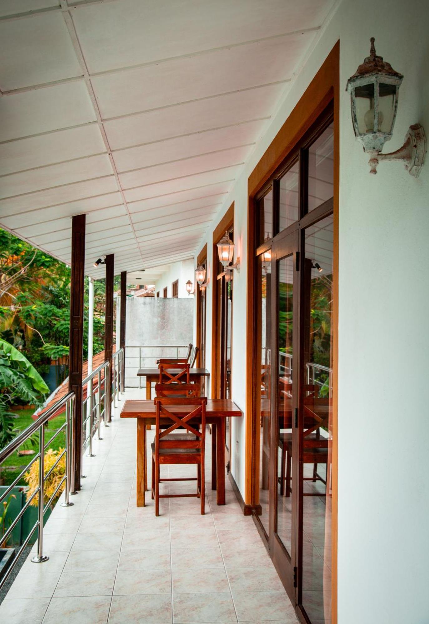 Riverside Inn Fuji Bentota Exteriör bild